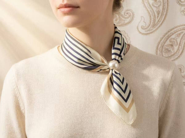 Magnetic-Pearl Scarf with geometric Stripe Pattern