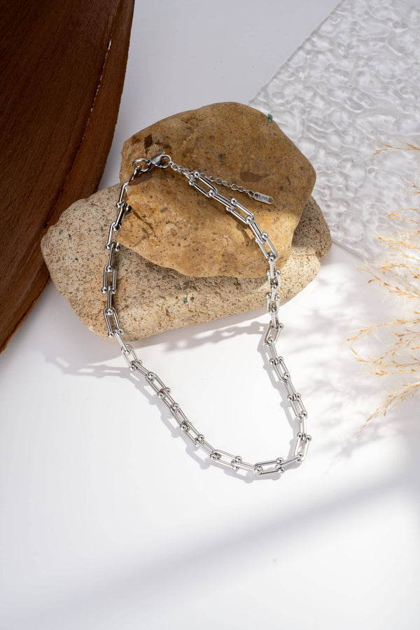 Modern steel necklace and bracelet set with rectangular mesh