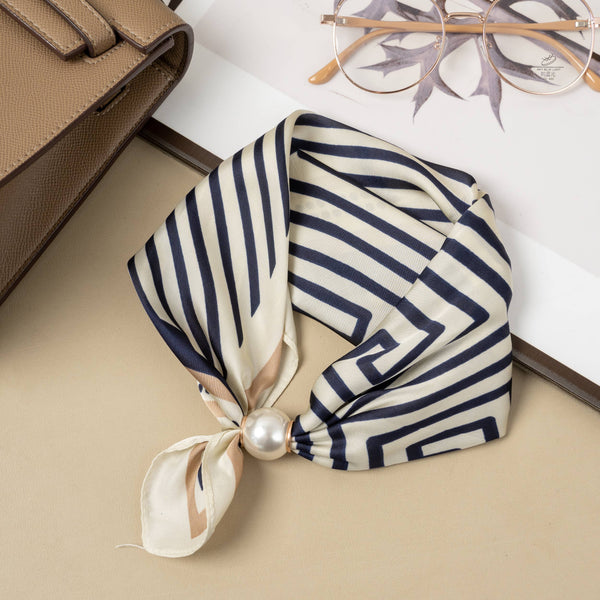 Magnetic-Pearl Scarf with geometric Stripe Pattern