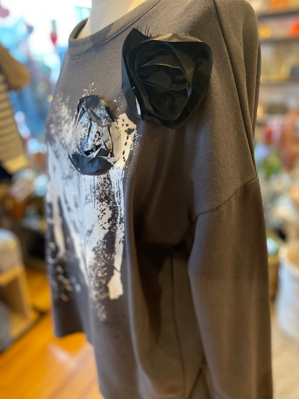 Faded Sweatshirt w/Flower Detail
