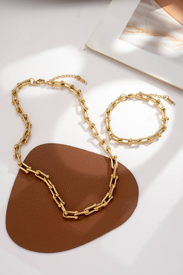 Modern steel necklace and bracelet set with rectangular mesh