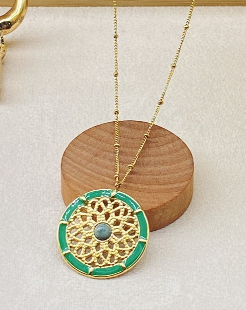 Decorative Green Pendant & Chain