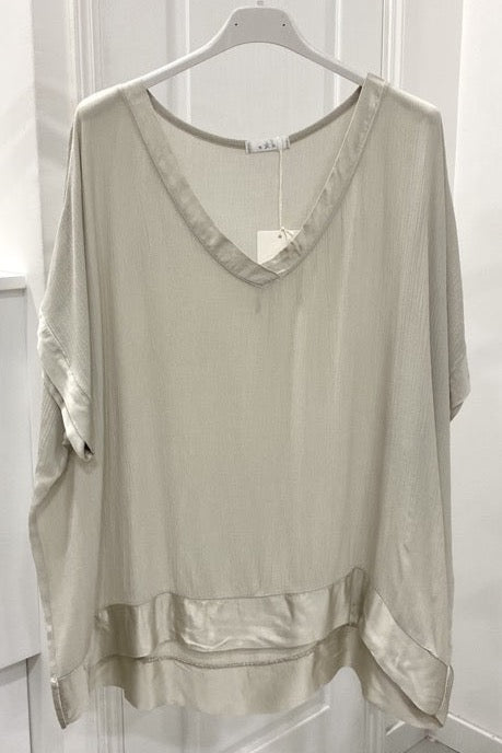 Satin trim t-shirt top beige