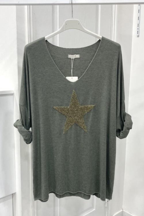 Light sweater embroidered with golden star