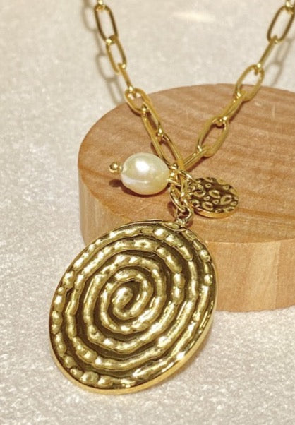 Gold chain with large disc & pearl